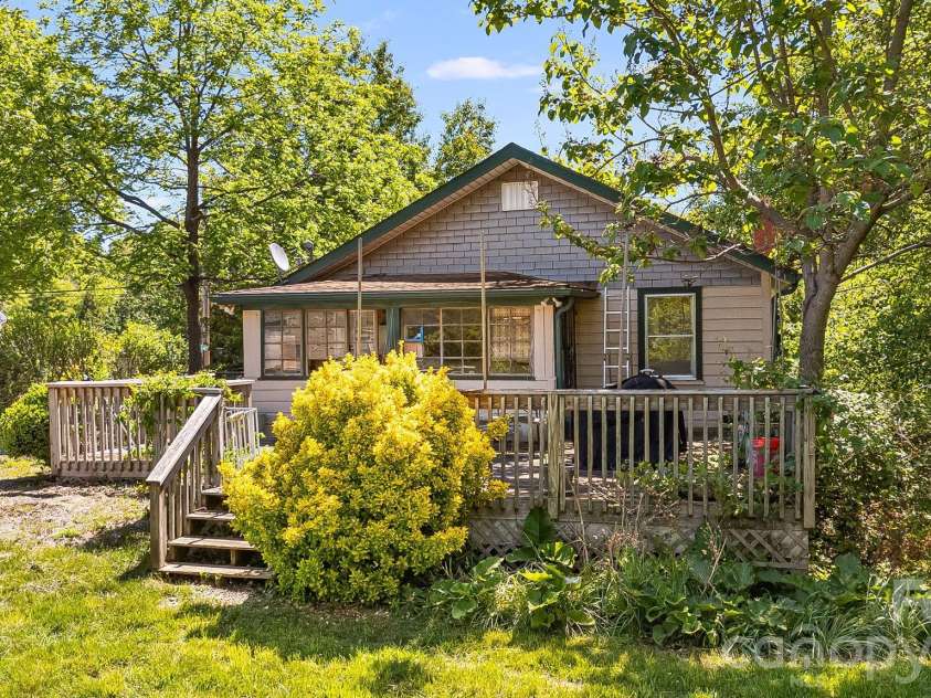 105 Liberty Street, Asheville, NC 28803.  MLS# CAR4382011, YatesRealty ID 26616. 