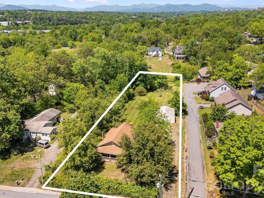 105 Liberty Street, Asheville, NC 28803.  MLS# CAR4382011, YatesRealty ID 26616. 