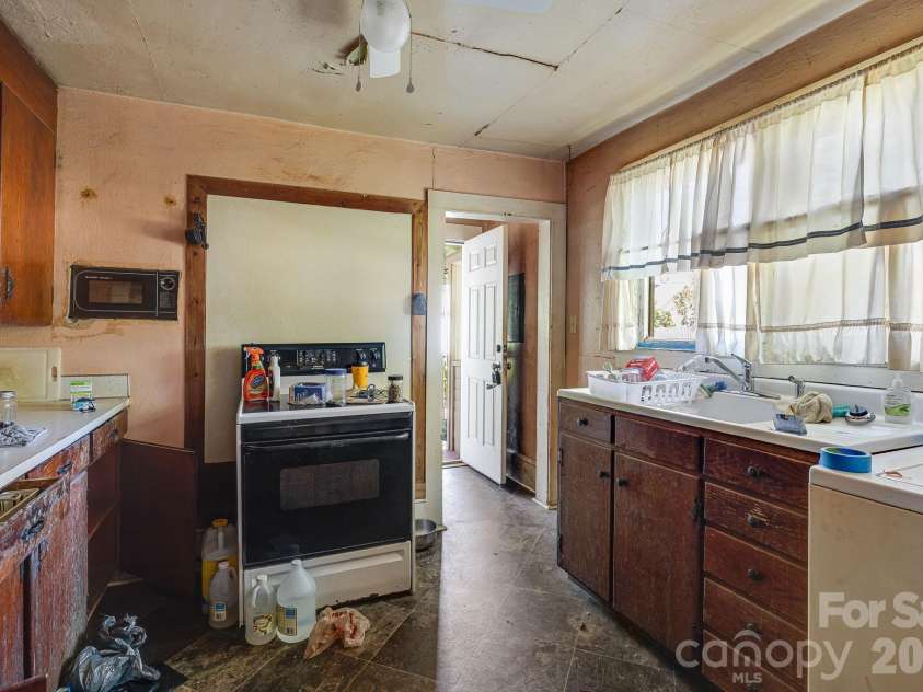 105 Liberty Street, Asheville, NC 28803.  MLS# CAR4382011, YatesRealty ID 26616. 