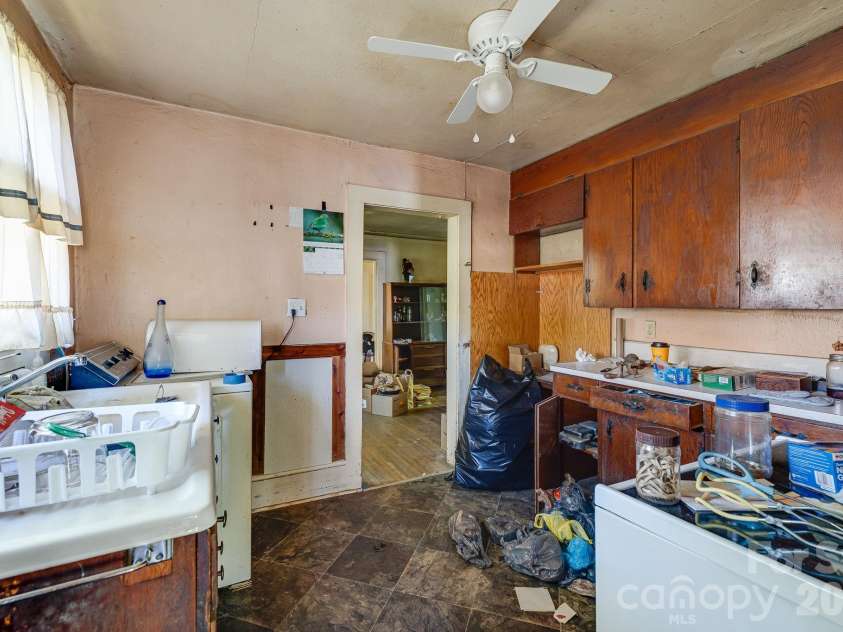 105 Liberty Street, Asheville, NC 28803.  MLS# CAR4382011, YatesRealty ID 26616. 