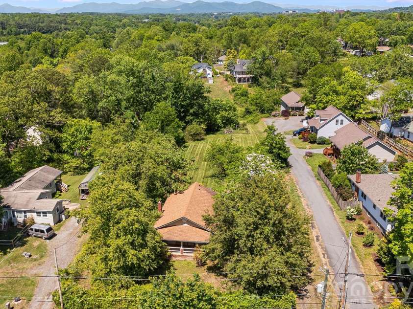 105 Liberty Street, Asheville, NC 28803.  MLS# CAR4382011, YatesRealty ID 26616. 