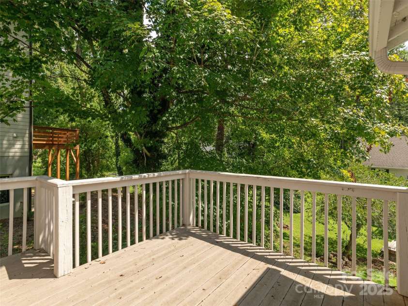 80 Pershing Road, Asheville, NC 28805.  MLS# CAR4282969, YatesRealty ID 26616. 