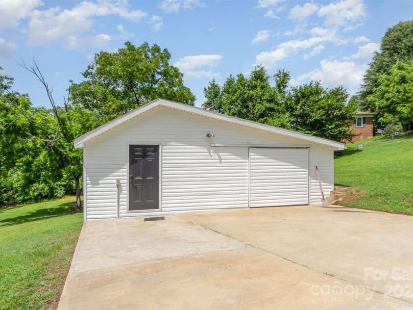 1164 Bradford Mountain Road, Lenoir, NC 28645.  MLS# CAR4278631, YatesRealty ID 26617. 