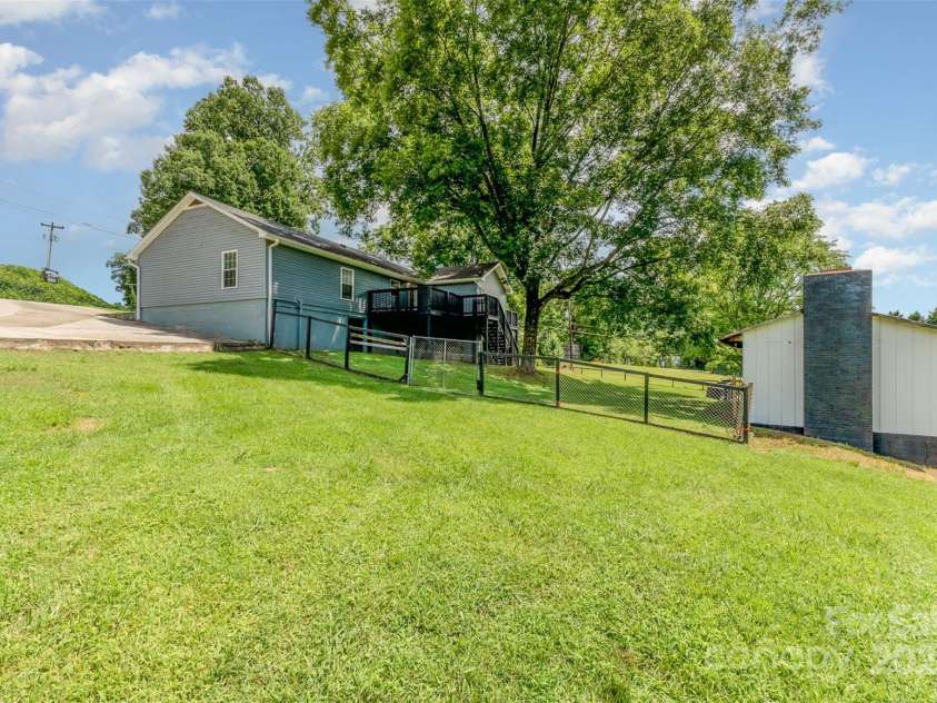 1164 Bradford Mountain Road, Lenoir, NC 28645.  MLS# CAR4278631, YatesRealty ID 26617. 