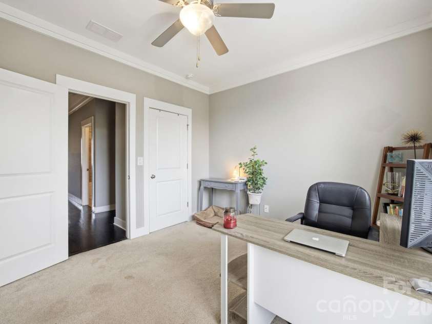 863 Academy Street, Charlotte, NC 28205.  MLS# CAR4380828, YatesRealty ID 26617. 