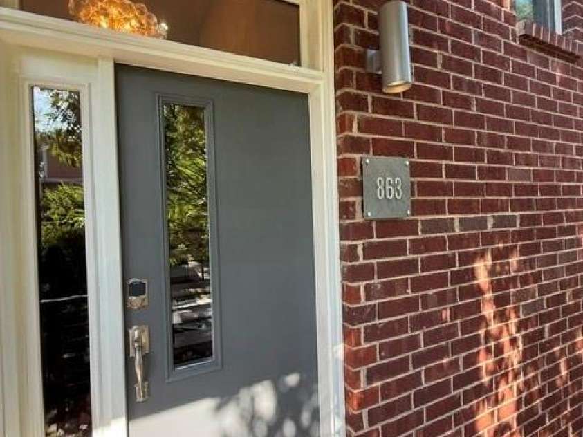 863 Academy Street, Charlotte, NC 28205.  MLS# CAR4380828, YatesRealty ID 26617. Entry