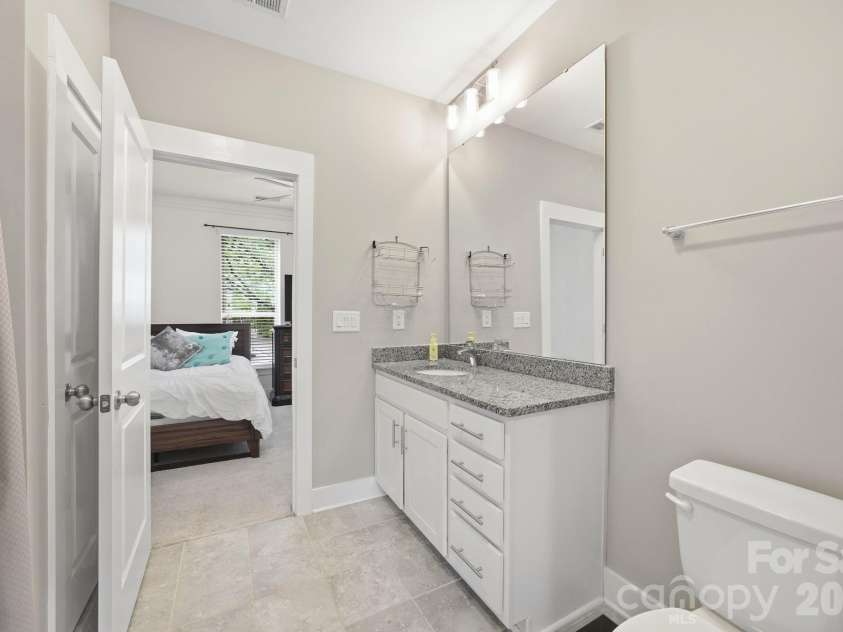 863 Academy Street, Charlotte, NC 28205.  MLS# CAR4380828, YatesRealty ID 26617. Full Bathroom - Lower Level