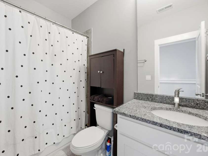 863 Academy Street, Charlotte, NC 28205.  MLS# CAR4380828, YatesRealty ID 26617. Full Bathroom - Upper Level