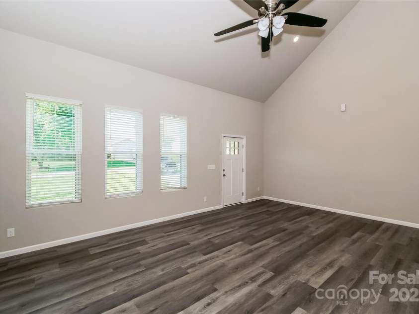 131 Clearview Road, Statesville, NC 28625.  MLS# CAR4281808, YatesRealty ID 26618. 