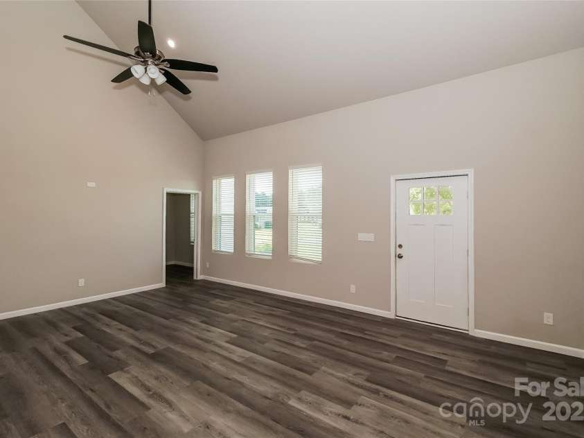 131 Clearview Road, Statesville, NC 28625.  MLS# CAR4281808, YatesRealty ID 26618. 