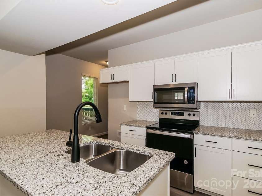 131 Clearview Road, Statesville, NC 28625.  MLS# CAR4281808, YatesRealty ID 26618. 