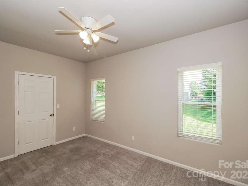 131 Clearview Road, Statesville, NC 28625.  MLS# CAR4281808, YatesRealty ID 26618. 