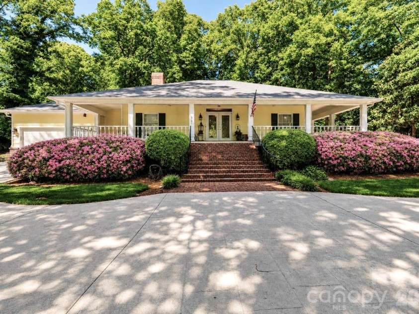 361 Gleneagles Road, Statesville, NC 28625.  MLS# CAR4375306, YatesRealty ID 26618. 