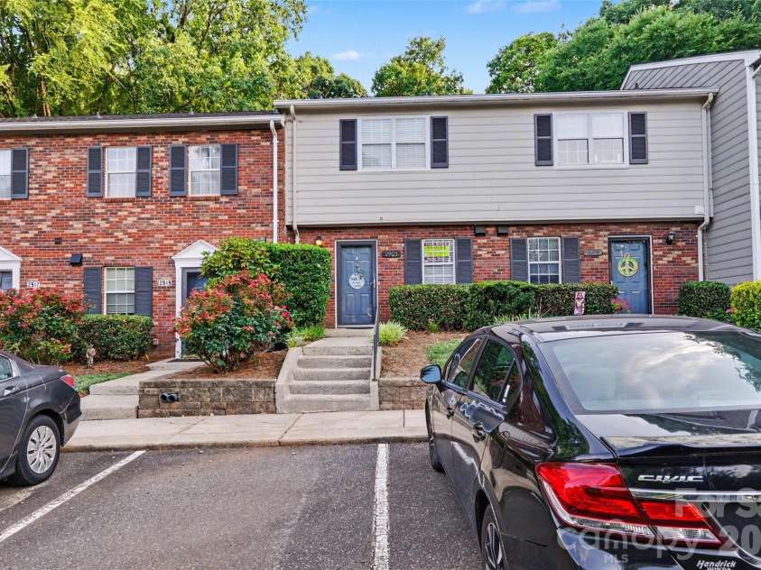 2921 Heathstead Place, Charlotte, NC 28210.  MLS# CAR4392812, YatesRealty ID 26619. 