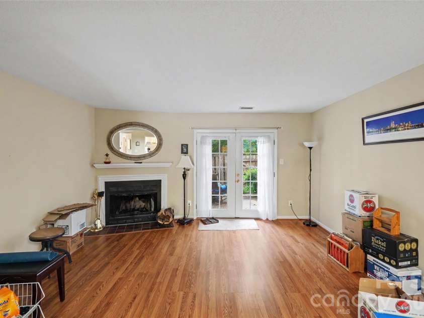 2921 Heathstead Place, Charlotte, NC 28210.  MLS# CAR4392812, YatesRealty ID 26619. 