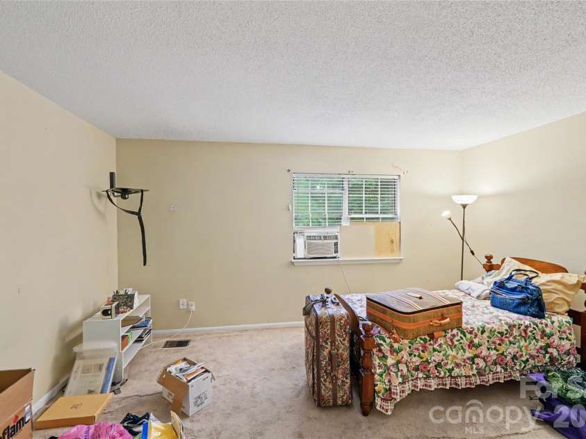 2921 Heathstead Place, Charlotte, NC 28210.  MLS# CAR4392812, YatesRealty ID 26619. 