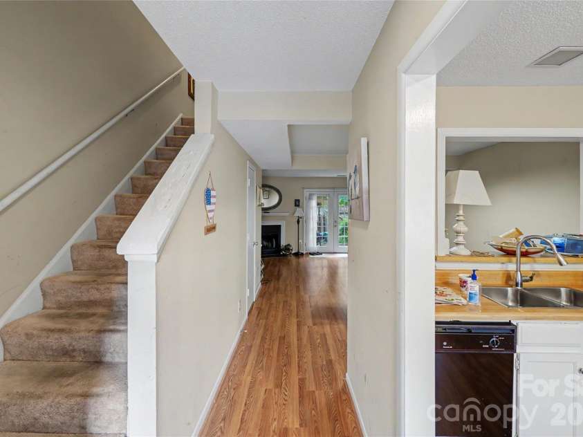 2921 Heathstead Place, Charlotte, NC 28210.  MLS# CAR4392812, YatesRealty ID 26619. 
