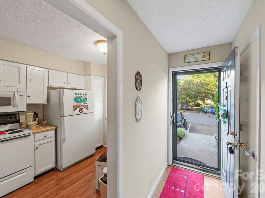 2921 Heathstead Place, Charlotte, NC 28210.  MLS# CAR4392812, YatesRealty ID 26619. 