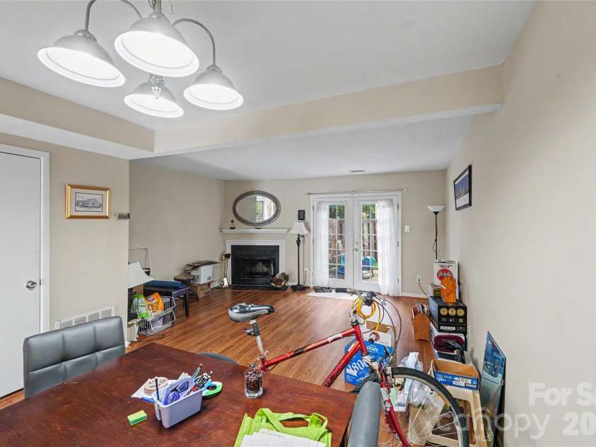 2921 Heathstead Place, Charlotte, NC 28210.  MLS# CAR4392812, YatesRealty ID 26619. 