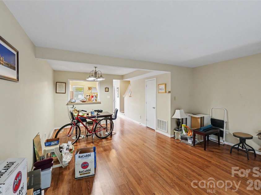 2921 Heathstead Place, Charlotte, NC 28210.  MLS# CAR4392812, YatesRealty ID 26619. 