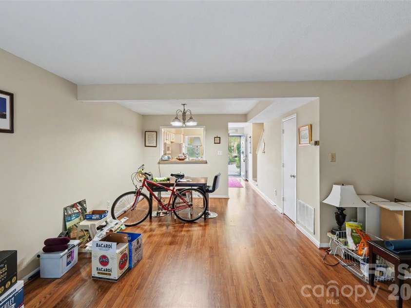 2921 Heathstead Place, Charlotte, NC 28210.  MLS# CAR4392812, YatesRealty ID 26619. 
