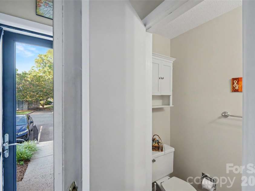 2921 Heathstead Place, Charlotte, NC 28210.  MLS# CAR4392812, YatesRealty ID 26619. 