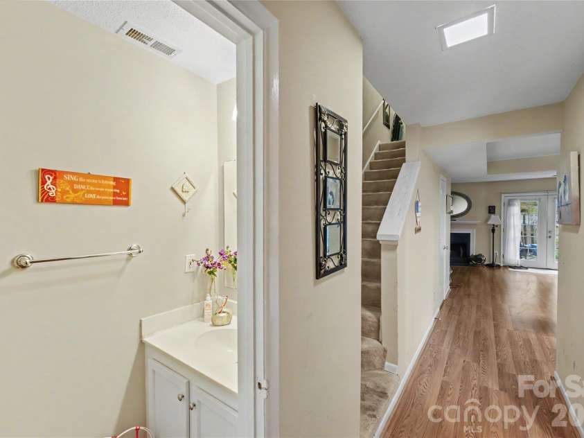 2921 Heathstead Place, Charlotte, NC 28210.  MLS# CAR4392812, YatesRealty ID 26619. 