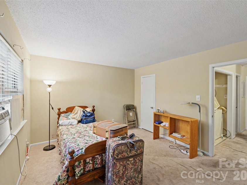 2921 Heathstead Place, Charlotte, NC 28210.  MLS# CAR4392812, YatesRealty ID 26619. 