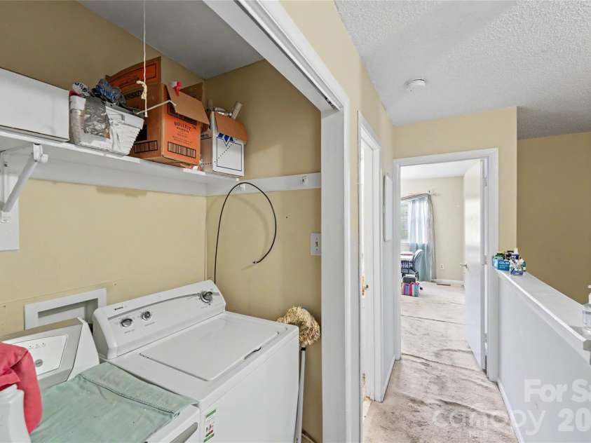 2921 Heathstead Place, Charlotte, NC 28210.  MLS# CAR4392812, YatesRealty ID 26619. 