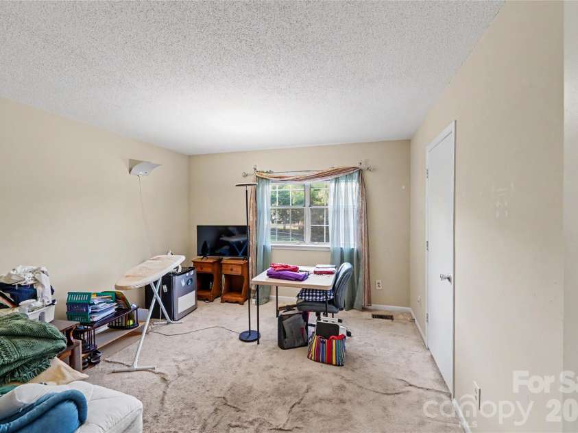 2921 Heathstead Place, Charlotte, NC 28210.  MLS# CAR4392812, YatesRealty ID 26619. 