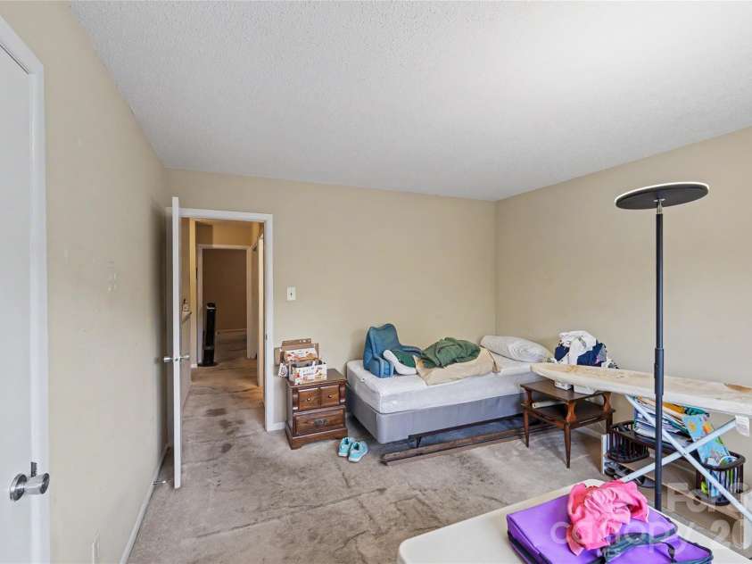 2921 Heathstead Place, Charlotte, NC 28210.  MLS# CAR4392812, YatesRealty ID 26619. 