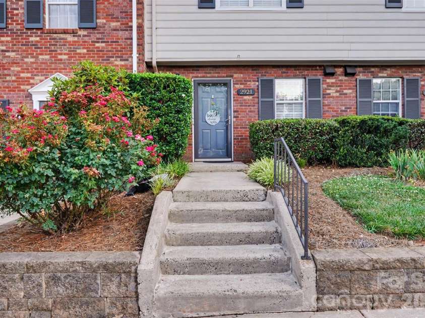 2921 Heathstead Place, Charlotte, NC 28210.  MLS# CAR4392812, YatesRealty ID 26619. 