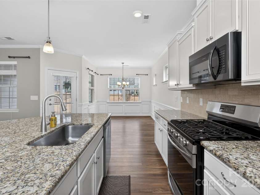 4057 Channel Islands Way, Lancaster, SC 29720.  MLS# CAR4292453, YatesRealty ID 2662. Granite Countertops/Gas Range