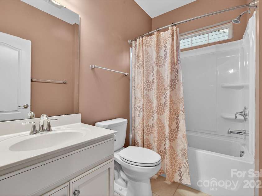 4057 Channel Islands Way, Lancaster, SC 29720.  MLS# CAR4292453, YatesRealty ID 2662. Second full bath