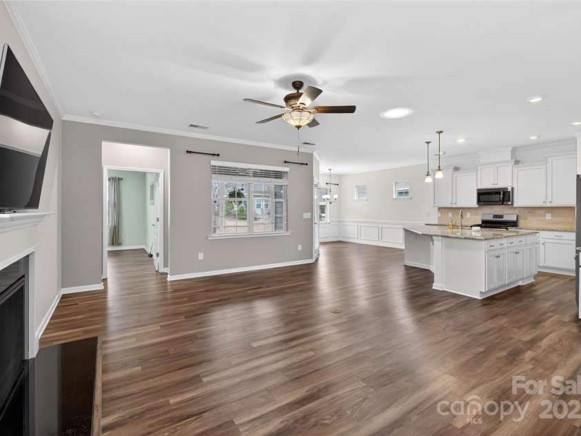 4057 Channel Islands Way, Lancaster, SC 29720.  MLS# CAR4292453, YatesRealty ID 2662. Wood laminate flooring THROUGHOUT!