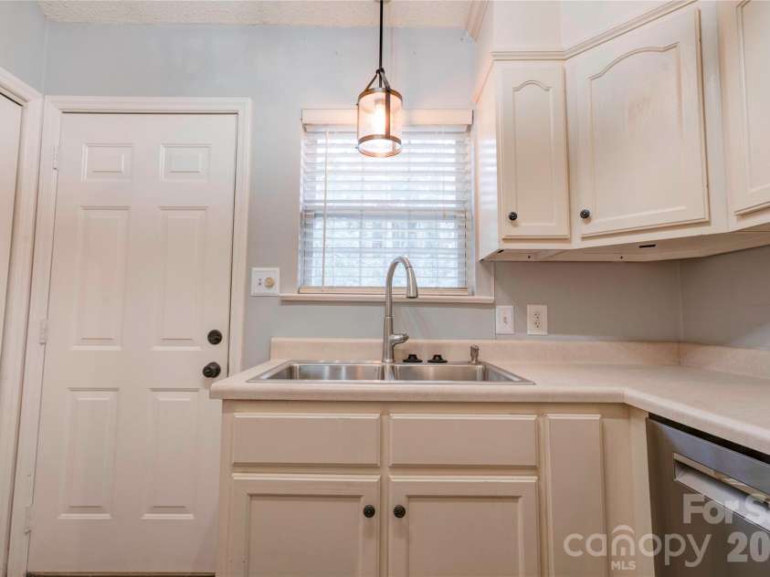 174 Columns Circle, Shelby, NC 28150.  MLS# CAR4353329, YatesRealty ID 26620. 