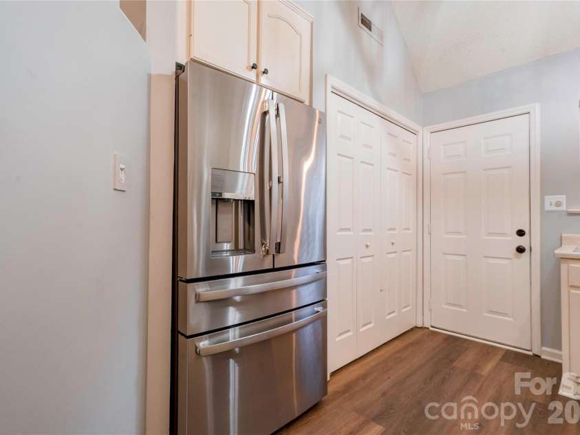 174 Columns Circle, Shelby, NC 28150.  MLS# CAR4353329, YatesRealty ID 26620. 
