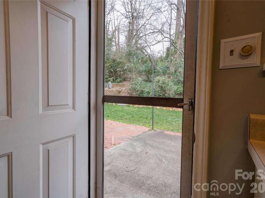 174 Columns Circle, Shelby, NC 28150.  MLS# CAR4353329, YatesRealty ID 26620. 
