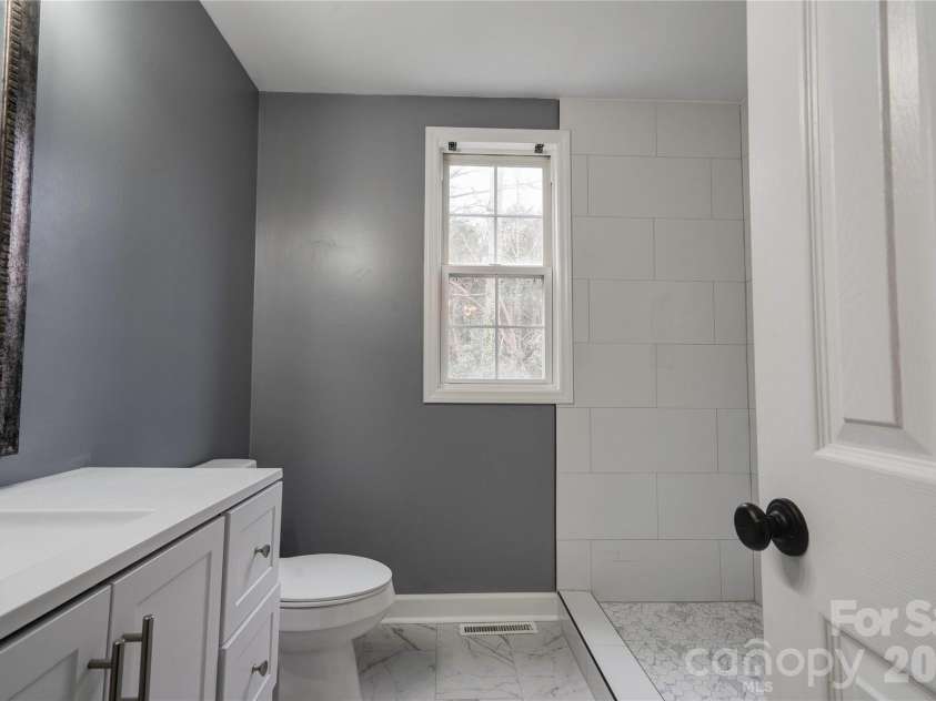 174 Columns Circle, Shelby, NC 28150.  MLS# CAR4353329, YatesRealty ID 26620. 
