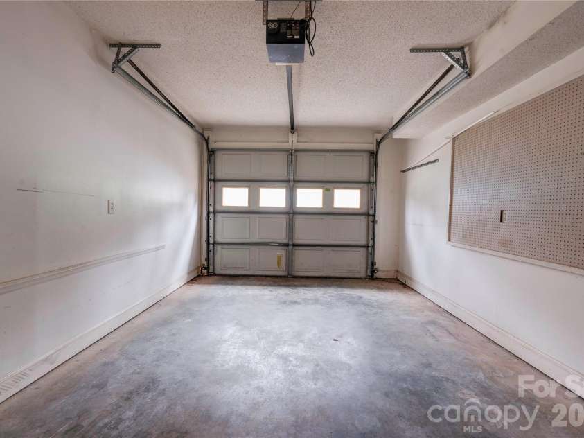 174 Columns Circle, Shelby, NC 28150.  MLS# CAR4353329, YatesRealty ID 26620. 