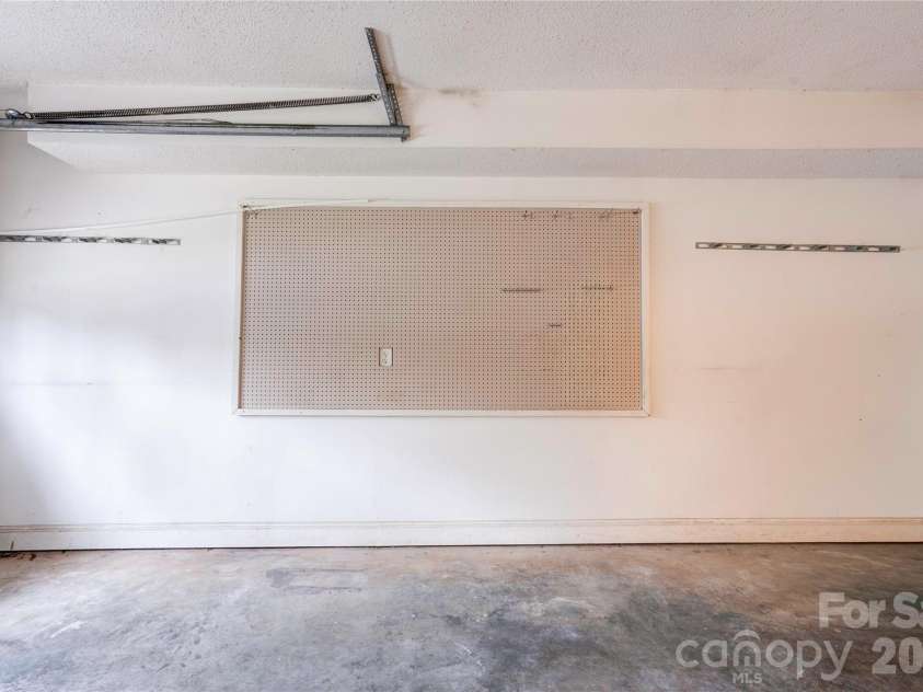 174 Columns Circle, Shelby, NC 28150.  MLS# CAR4353329, YatesRealty ID 26620. 