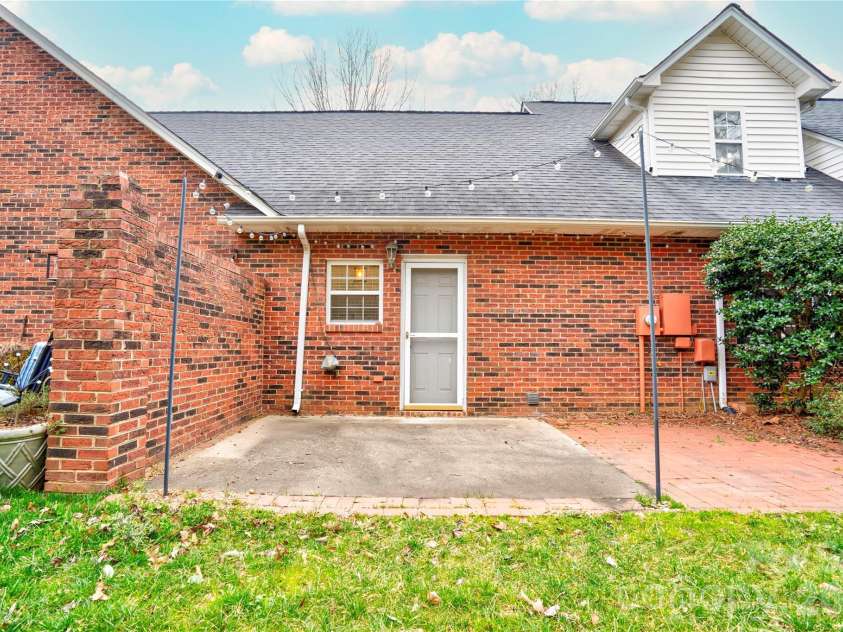 174 Columns Circle, Shelby, NC 28150.  MLS# CAR4353329, YatesRealty ID 26620. 