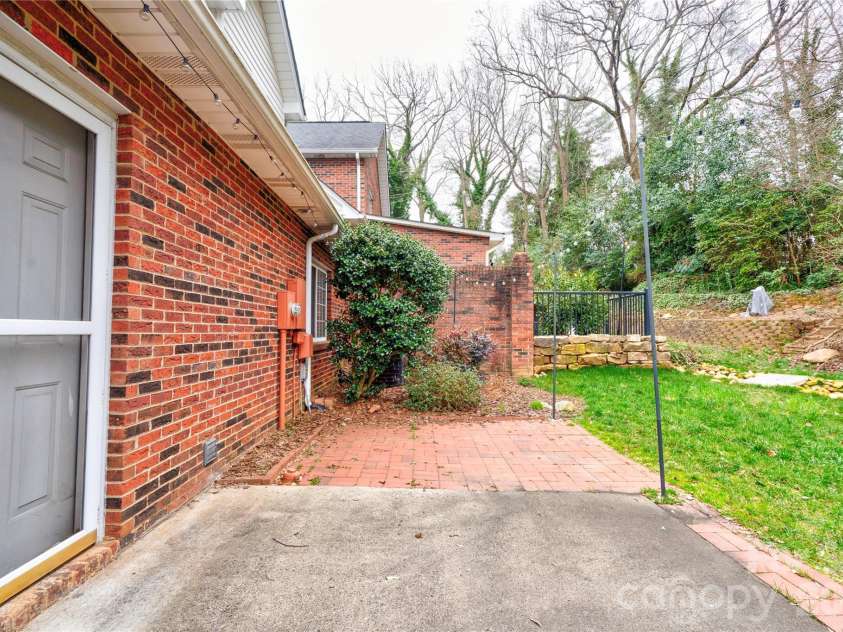 174 Columns Circle, Shelby, NC 28150.  MLS# CAR4353329, YatesRealty ID 26620. 