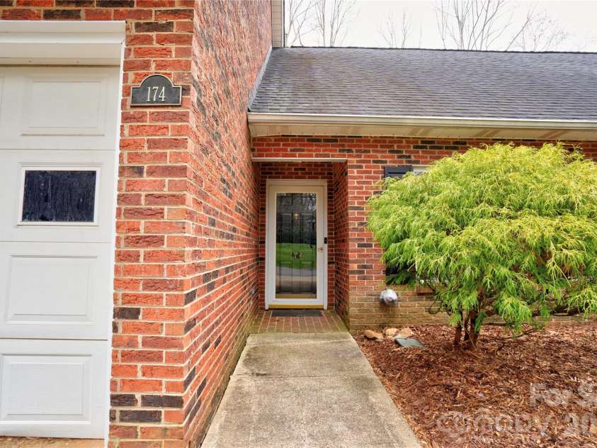 174 Columns Circle, Shelby, NC 28150.  MLS# CAR4353329, YatesRealty ID 26620. 