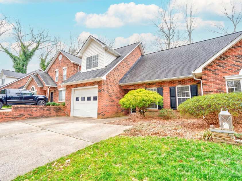 174 Columns Circle, Shelby, NC 28150.  MLS# CAR4353329, YatesRealty ID 26620. 
