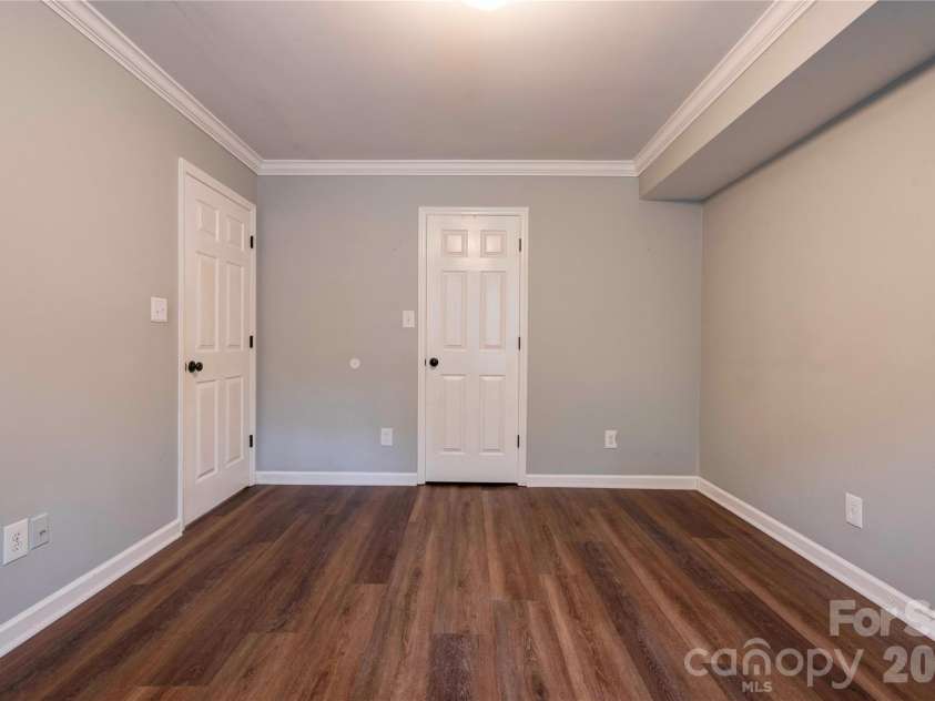 174 Columns Circle, Shelby, NC 28150.  MLS# CAR4353329, YatesRealty ID 26620. Downstairs Bedroom