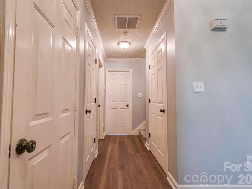 174 Columns Circle, Shelby, NC 28150.  MLS# CAR4353329, YatesRealty ID 26620. Entry way
