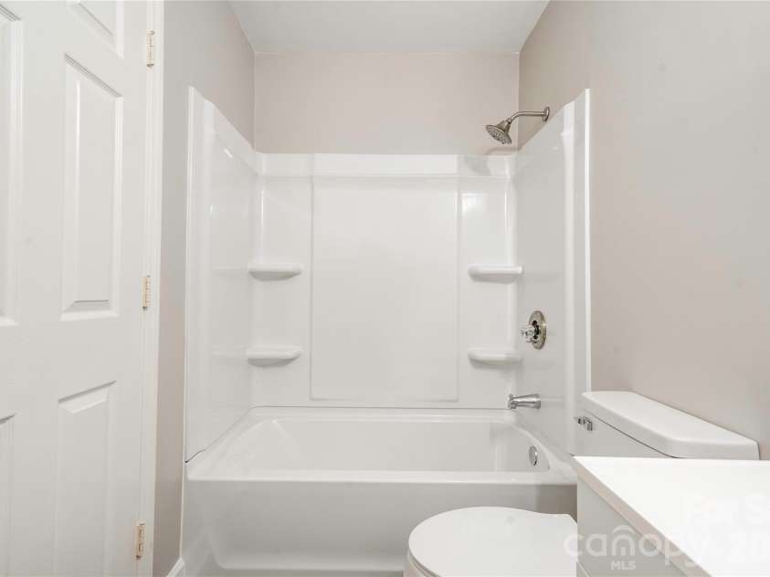 174 Columns Circle, Shelby, NC 28150.  MLS# CAR4353329, YatesRealty ID 26620. Full Bathroom Downstairs