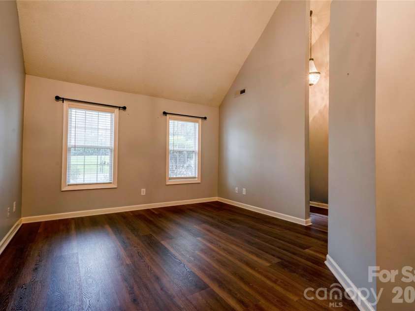 174 Columns Circle, Shelby, NC 28150.  MLS# CAR4353329, YatesRealty ID 26620. Living Room