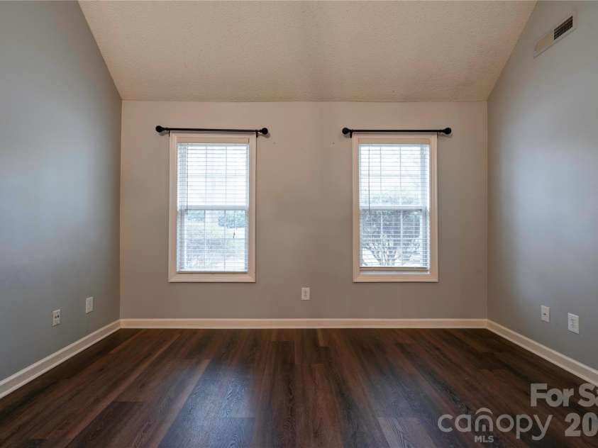 174 Columns Circle, Shelby, NC 28150.  MLS# CAR4353329, YatesRealty ID 26620. Living Room